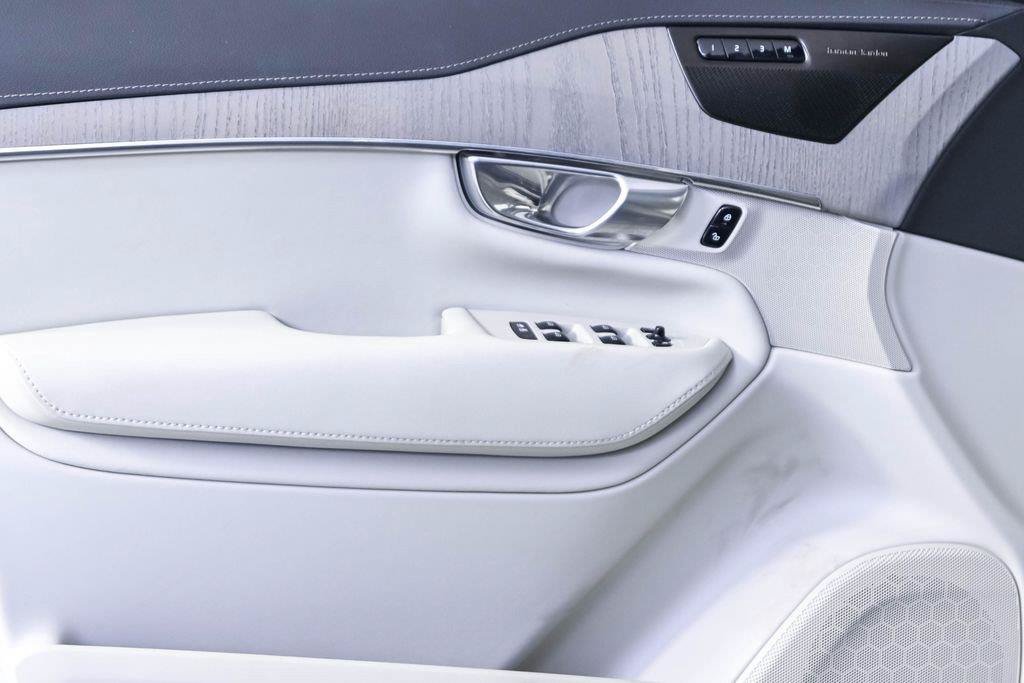 Certified 2025 Volvo XC90 T8 Ultra w/ Protection Package Premier AWD/4WD image 8