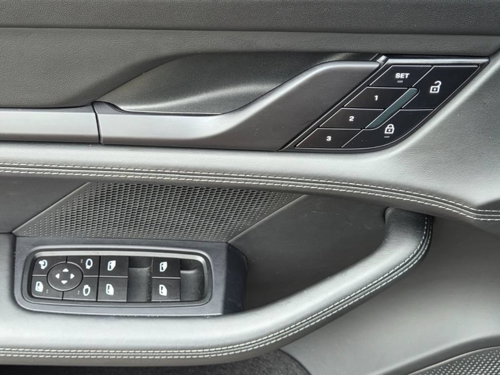 Certified 2025 Porsche Taycan 4S AWD/4WD image 7