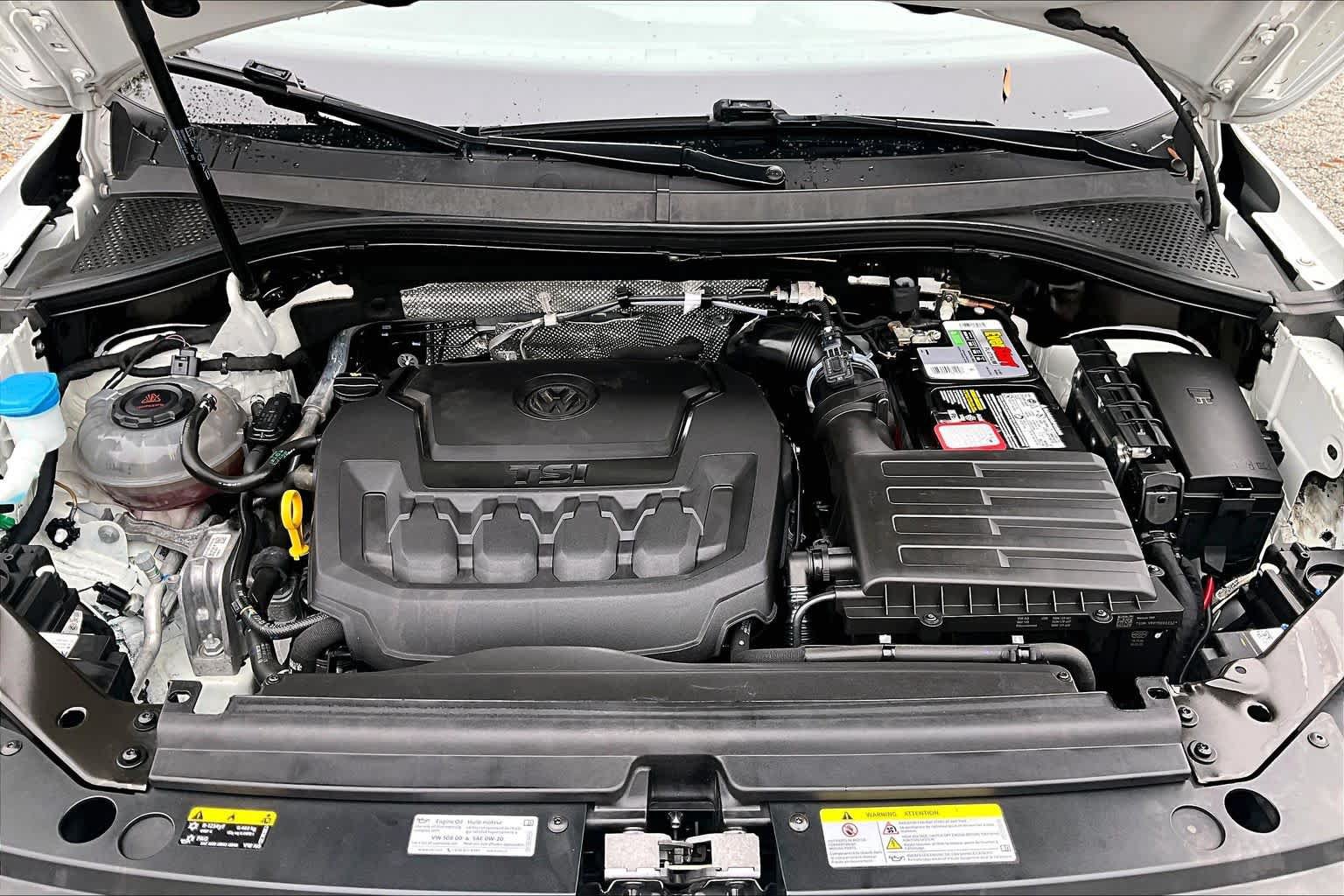 Used 2024 Volkswagen Tiguan SE R-Line AWD/4WD image 32