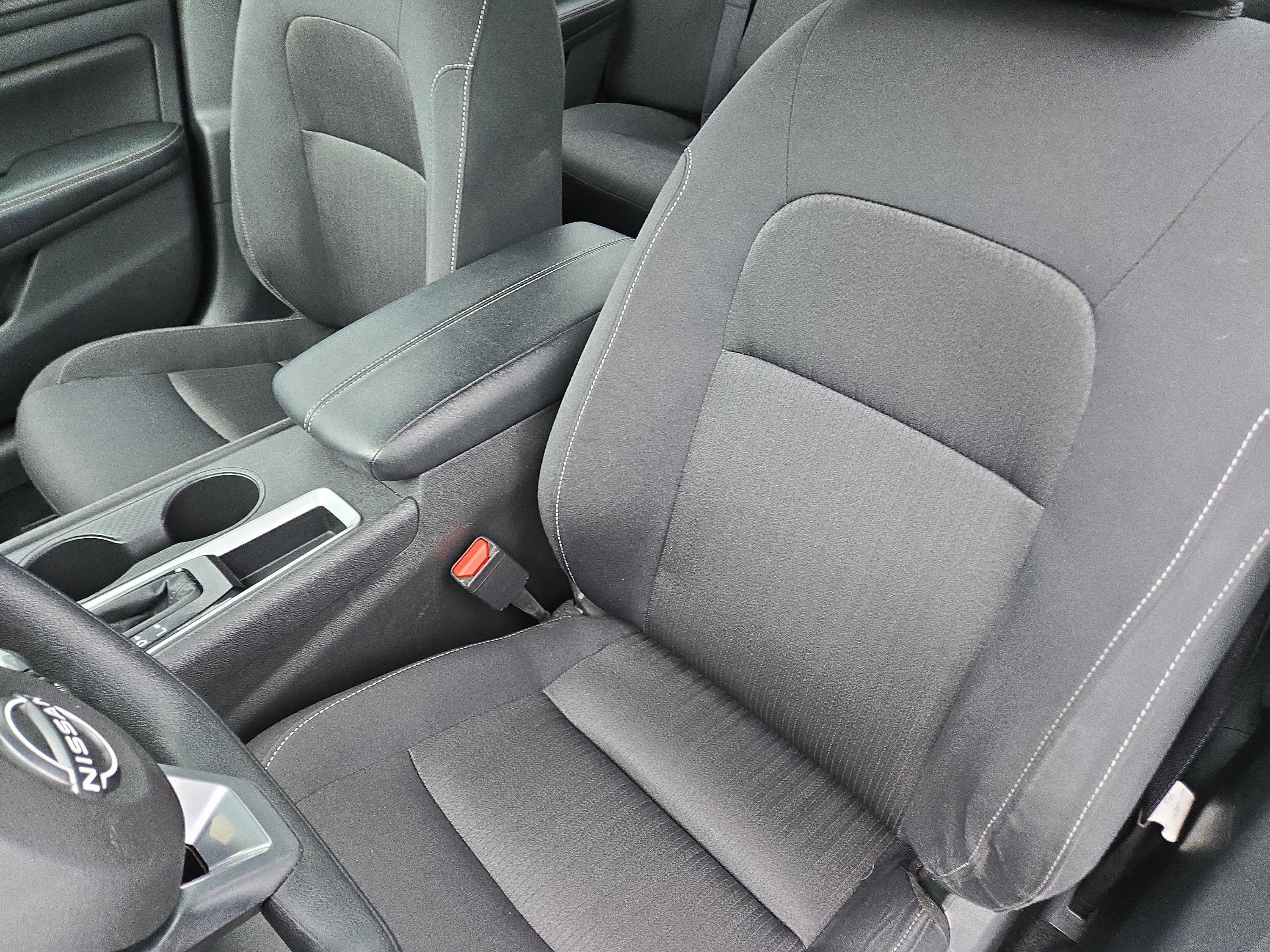 Used 2025 Nissan Altima 2.5 SV FWD image 13