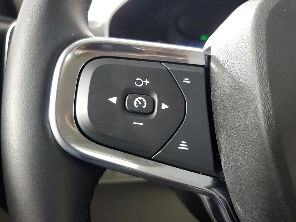 Certified 2026 Volvo XC40 B5 Plus w/ Protection Package Premier image 27