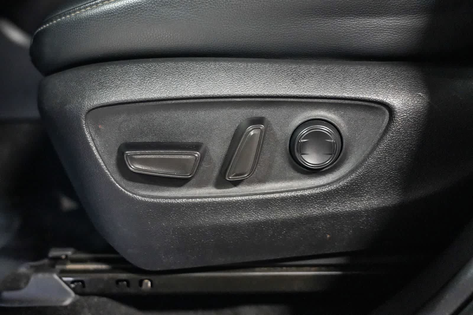 Used 2023 Toyota Highlander XSE FWD image 19