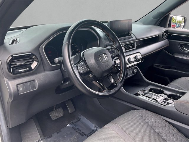 Used 2025 Honda Pilot Sport image 14