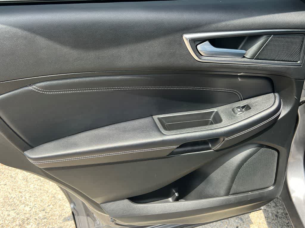 Used 2022 Ford Edge Titanium AWD/4WD image 22