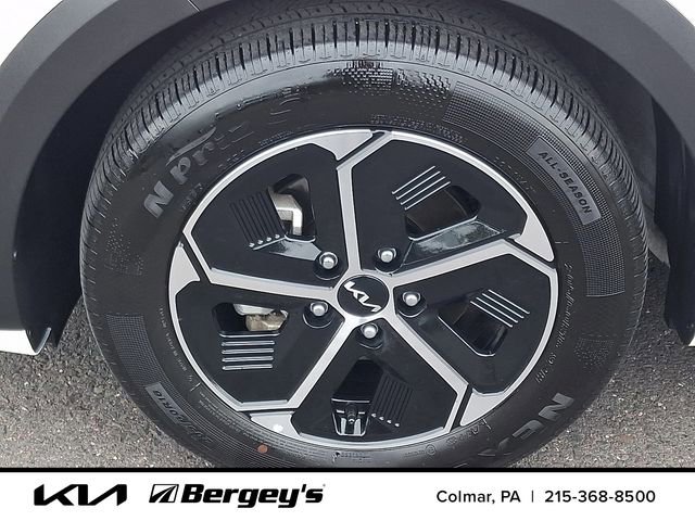 Certified 2024 Kia Niro LX FWD image 10