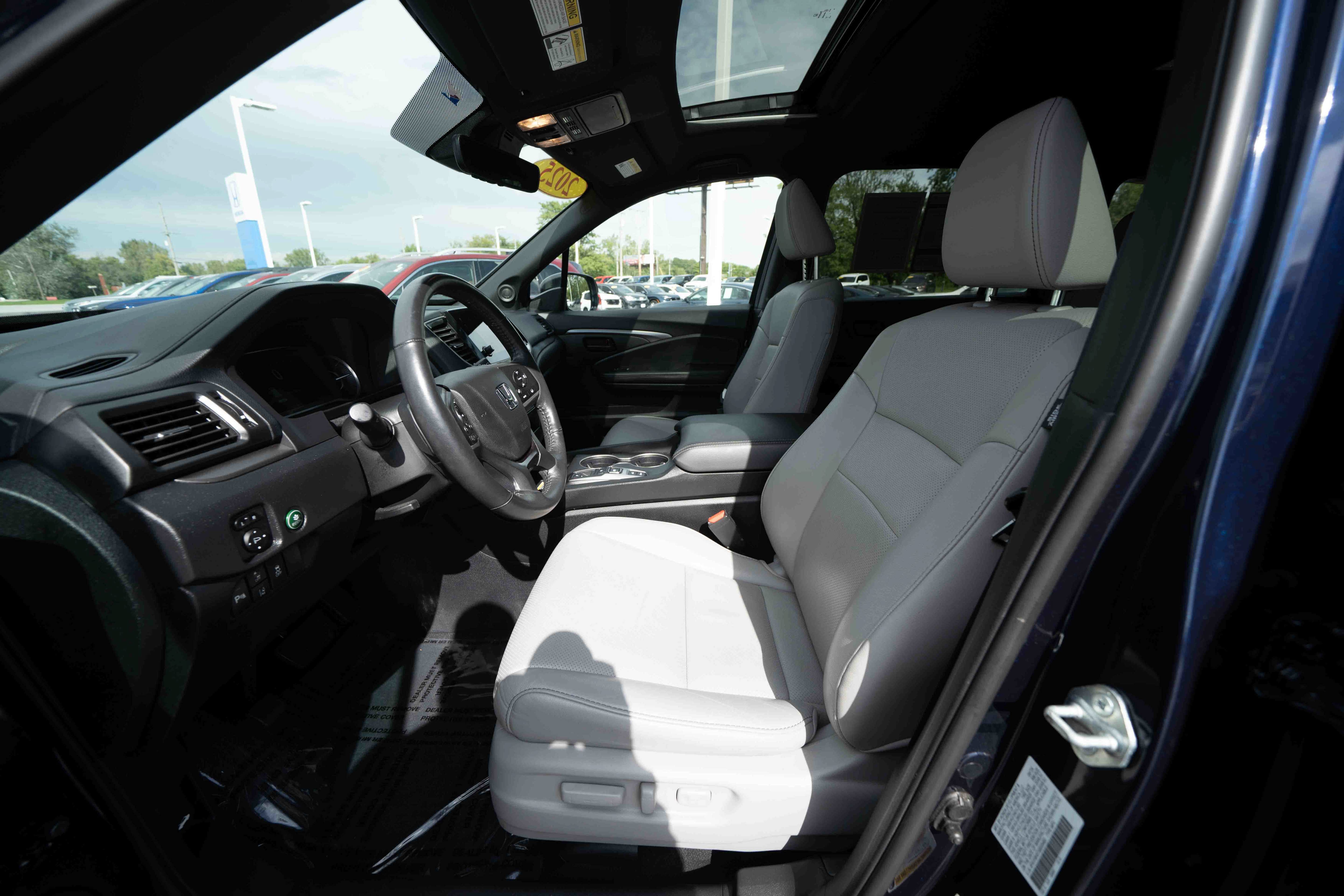 Used 2025 Honda Passport EX-L image 9