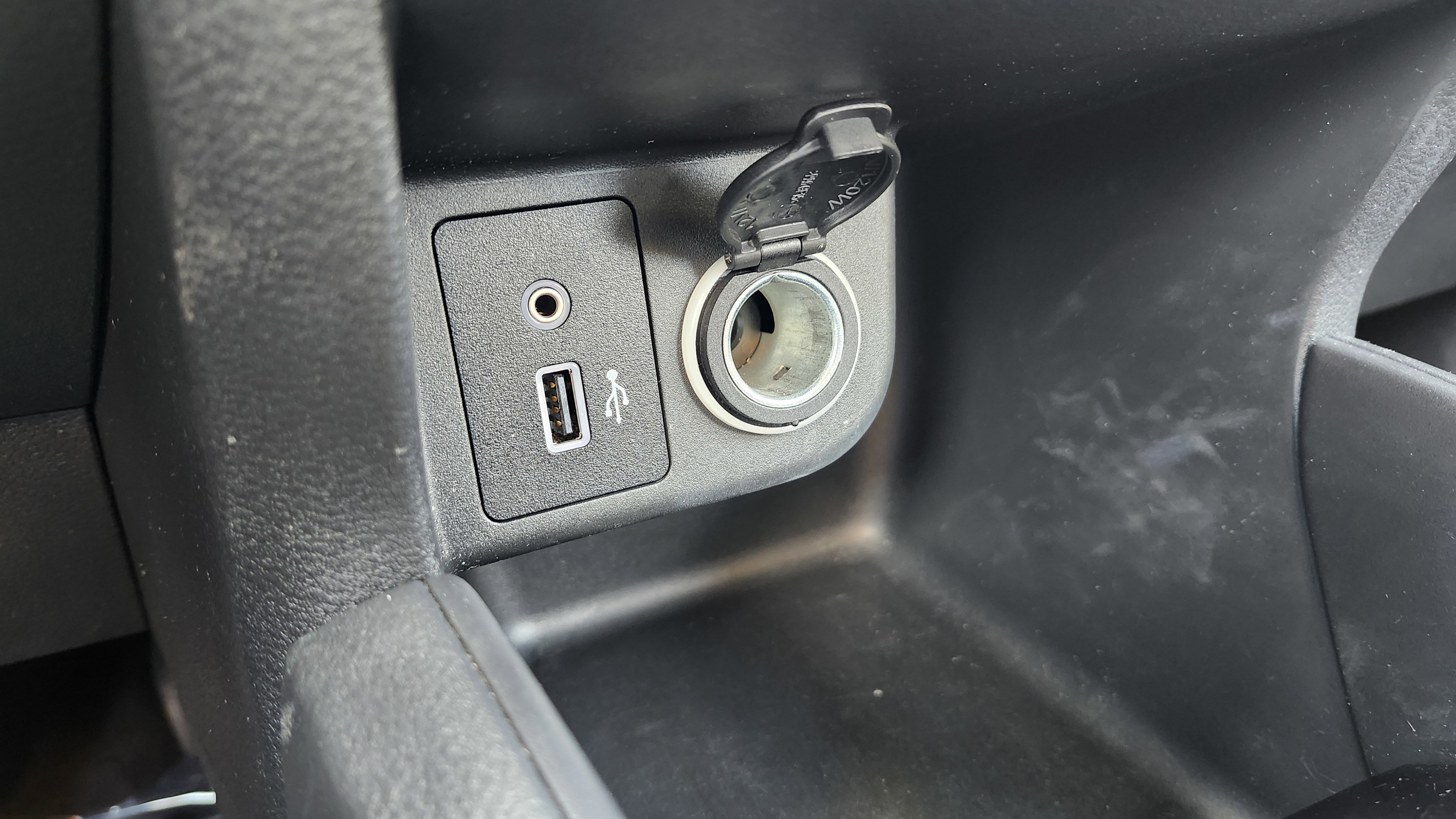 Used 2022 Nissan Kicks S image 9