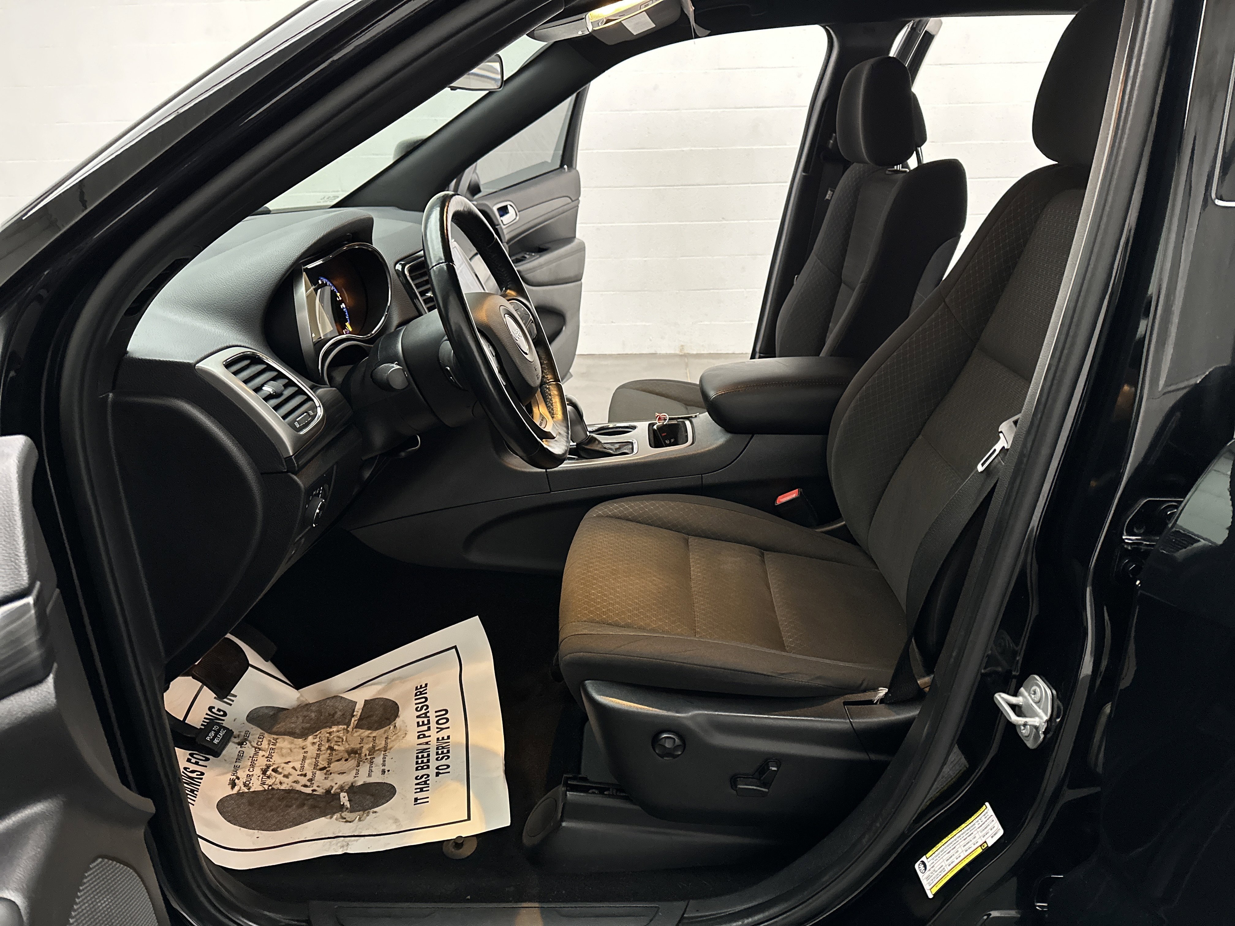 Used 2021 Jeep Grand Cherokee Laredo image 17