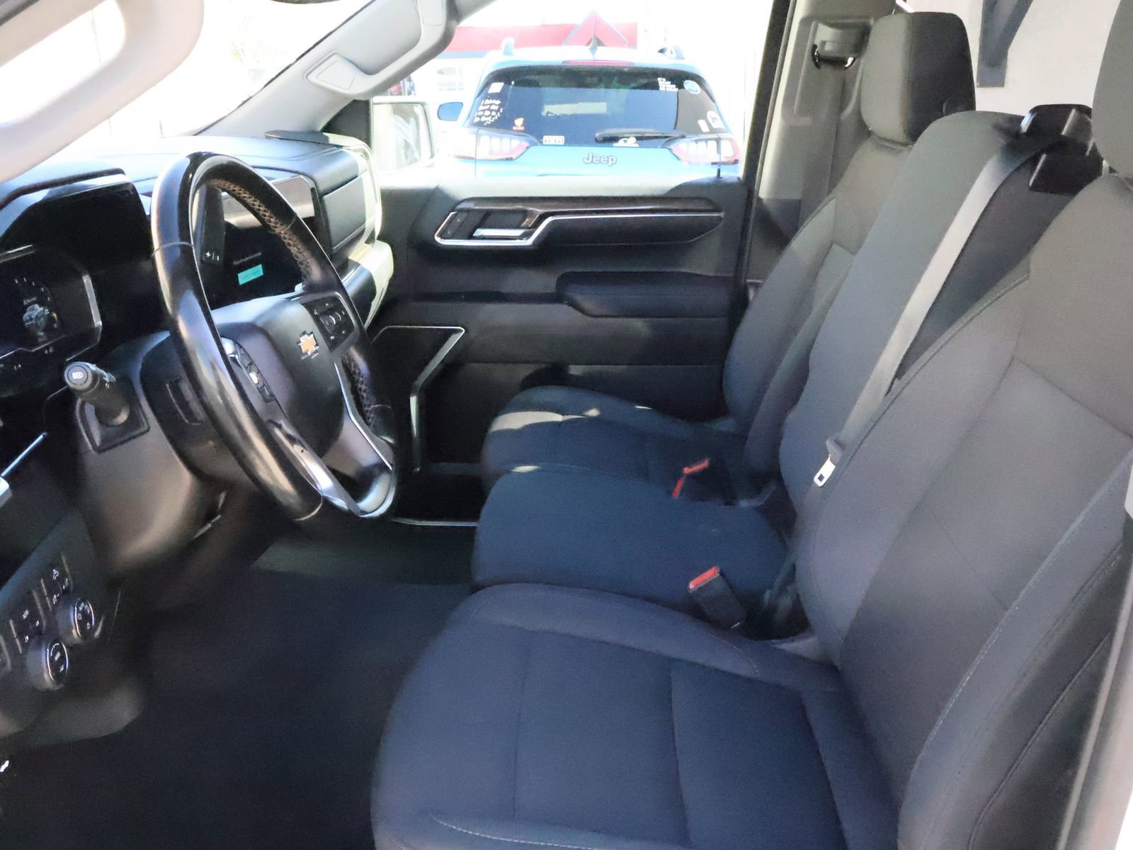 Used 2023 Chevrolet Silverado 1500 LT AWD/4WD image 28