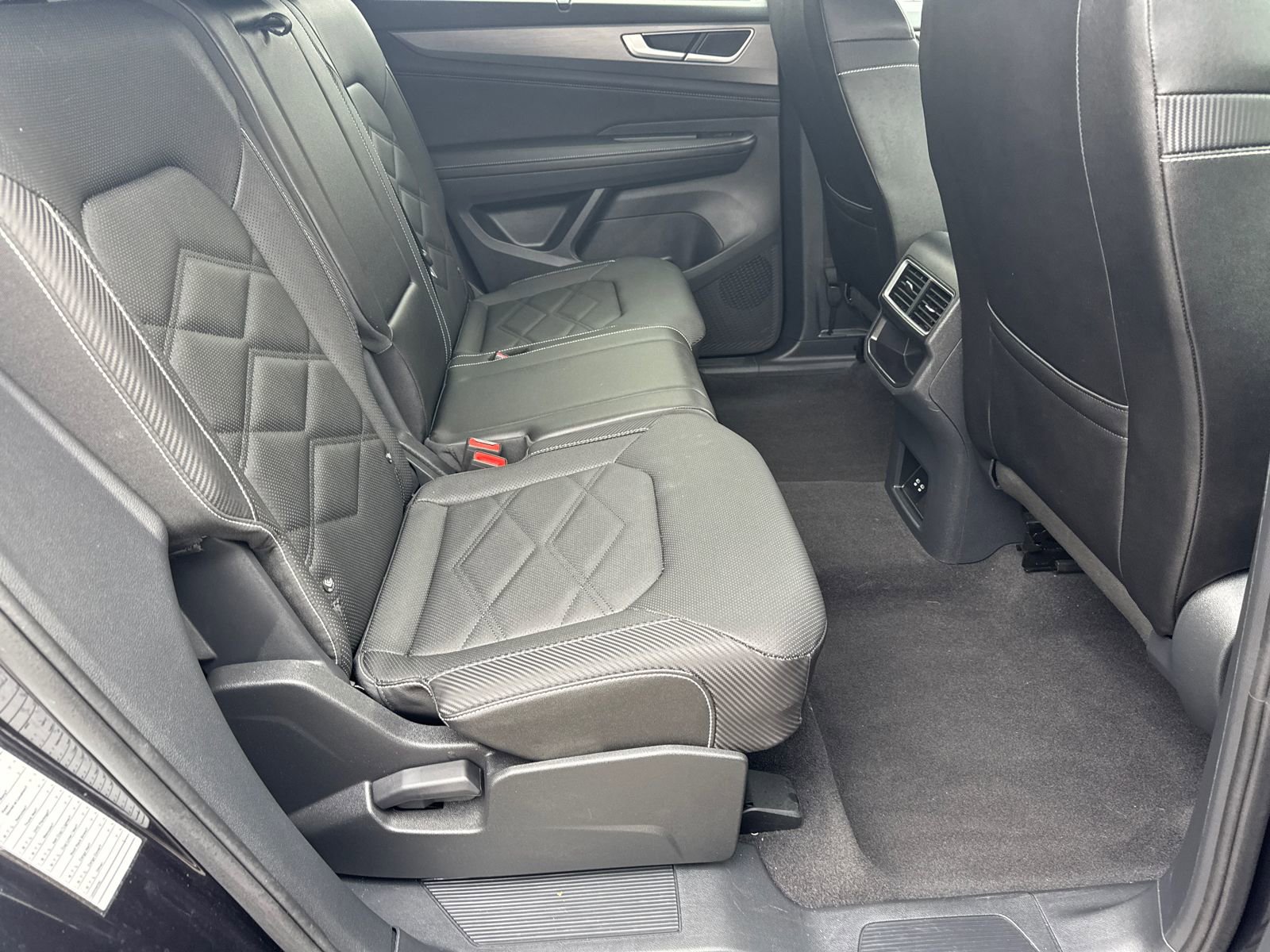 Used 2025 Volkswagen Atlas Cross Sport SE image 15