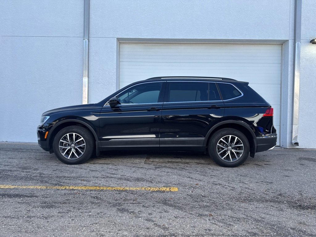 Used 2018 Volkswagen Tiguan SE w/ Panoramic Sunroof Package image 2
