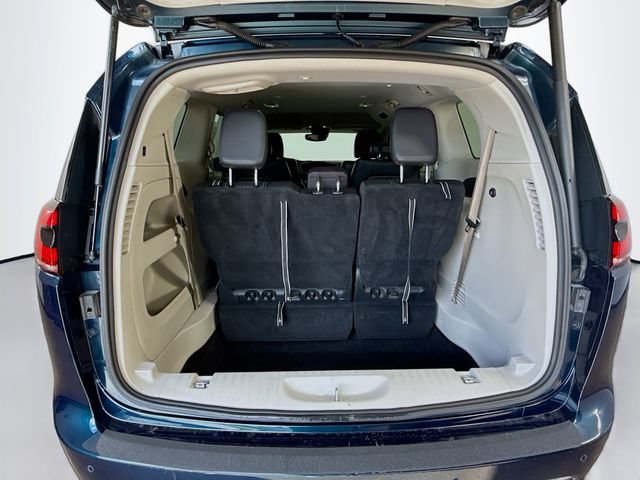 Used 2022 Chrysler Pacifica Touring-L AWD/4WD image 25