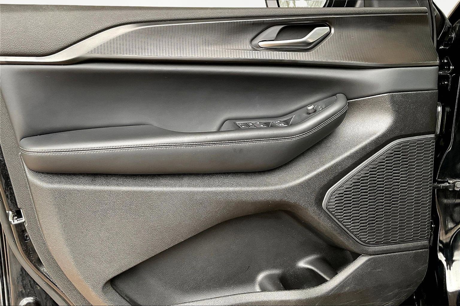 Used 2023 Jeep Grand Cherokee Laredo image 19