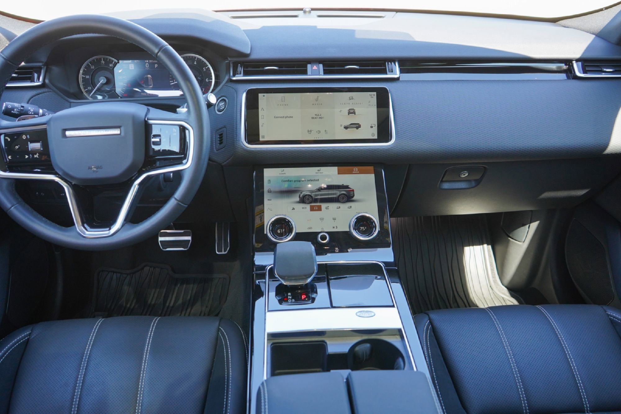 Used 2023 Land Rover Range Rover Velar R-Dynamic S image 20