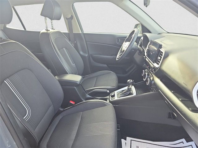 Used 2023 Hyundai Venue Limited image 15