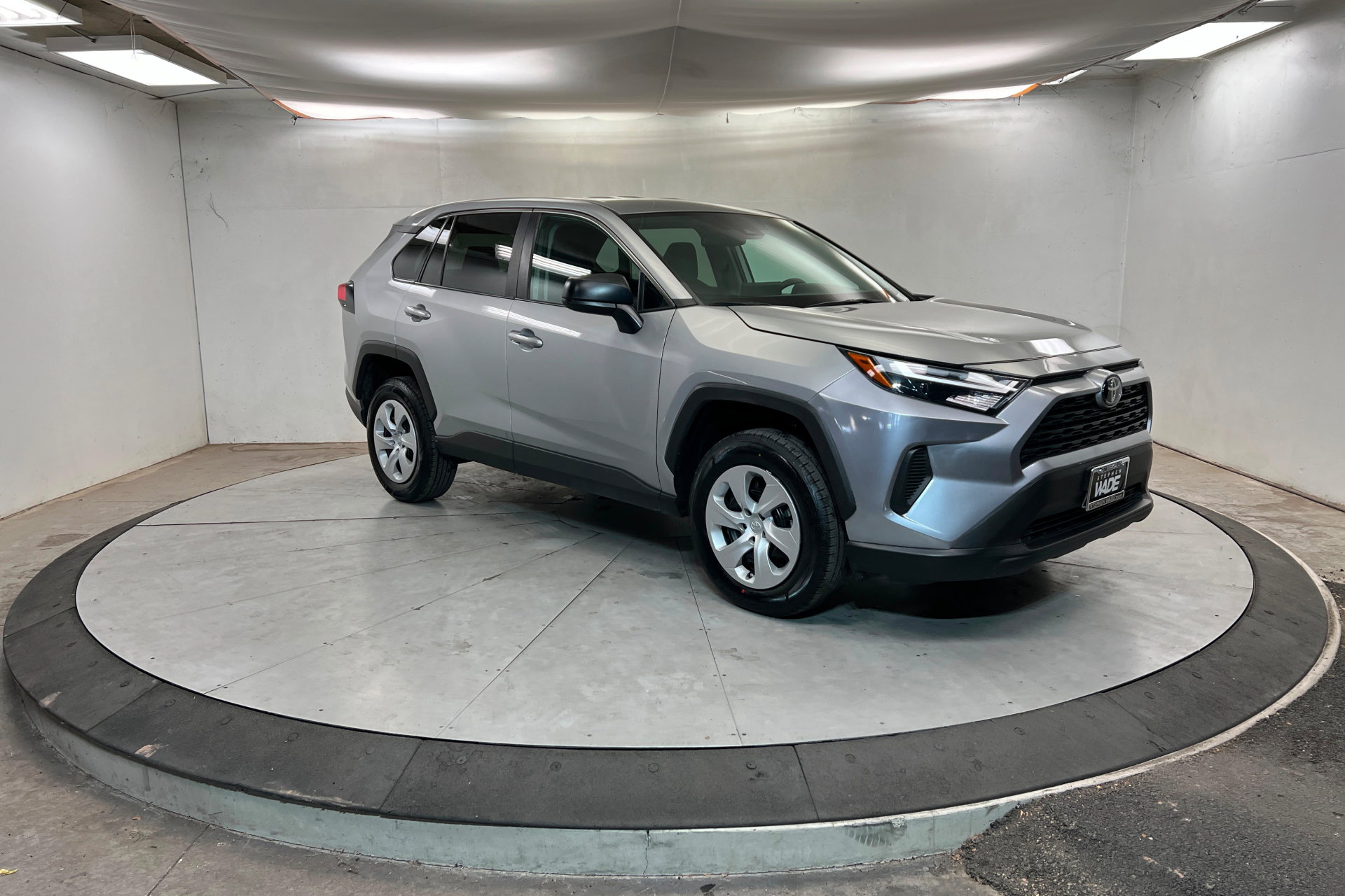 Used 2024 Toyota RAV4 LE image 8