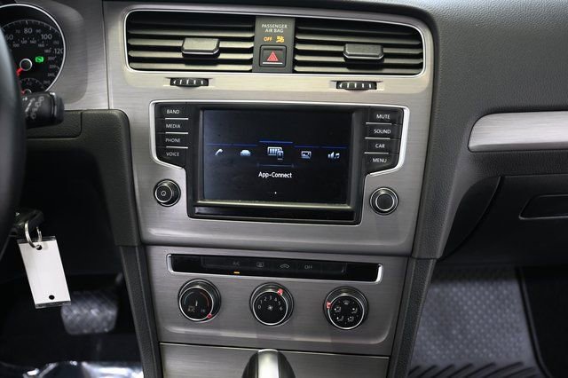 Used 2017 Volkswagen Golf S image 5