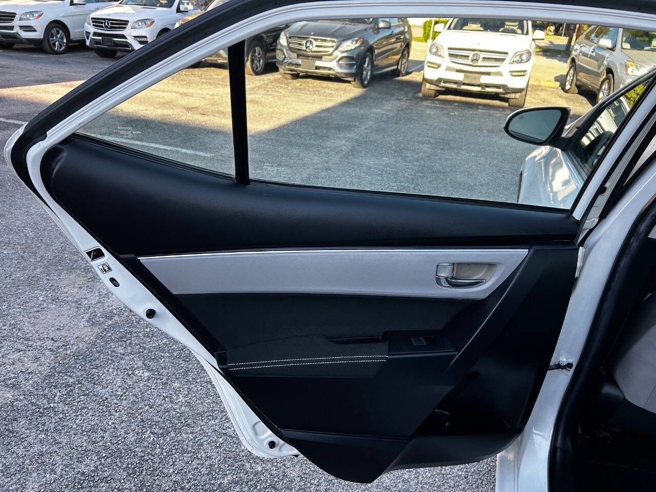 Used 2018 Toyota Corolla LE w/ Carpet Mat Package (TMS) image 10