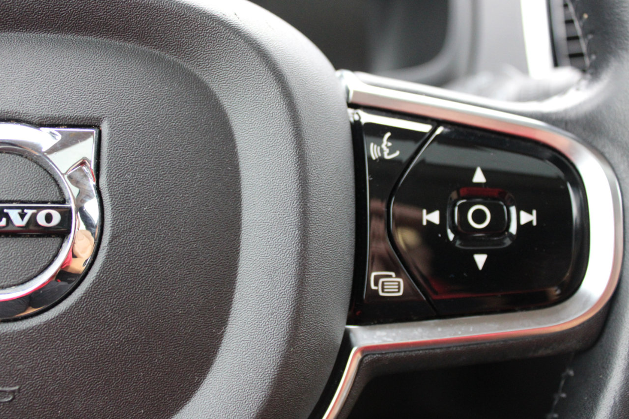 Used 2016 Volvo XC90 T6 Momentum w/ Momentum Plus Package image 21