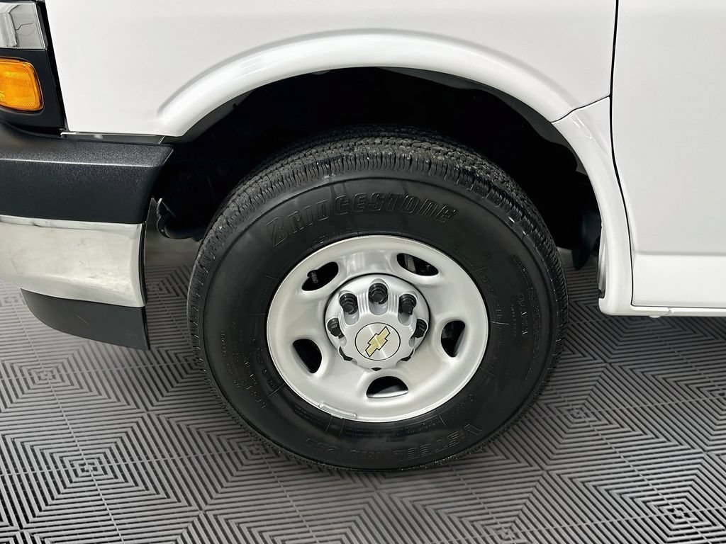 Used 2025 Chevrolet Express 2500 w/ Driver Convenience Package RWD image 27