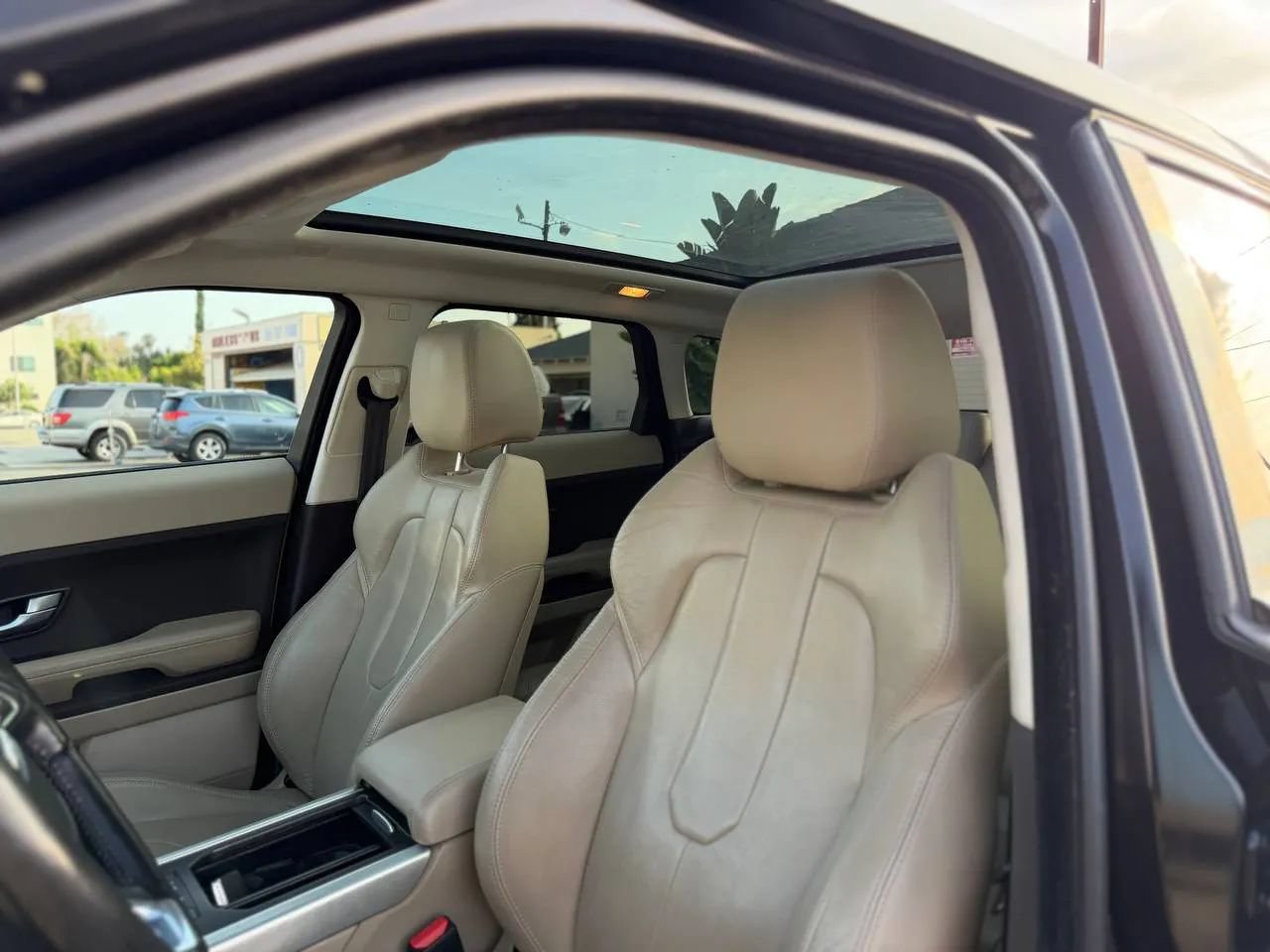 Used 2015 Land Rover Range Rover Evoque Pure Premium AWD/4WD image 24