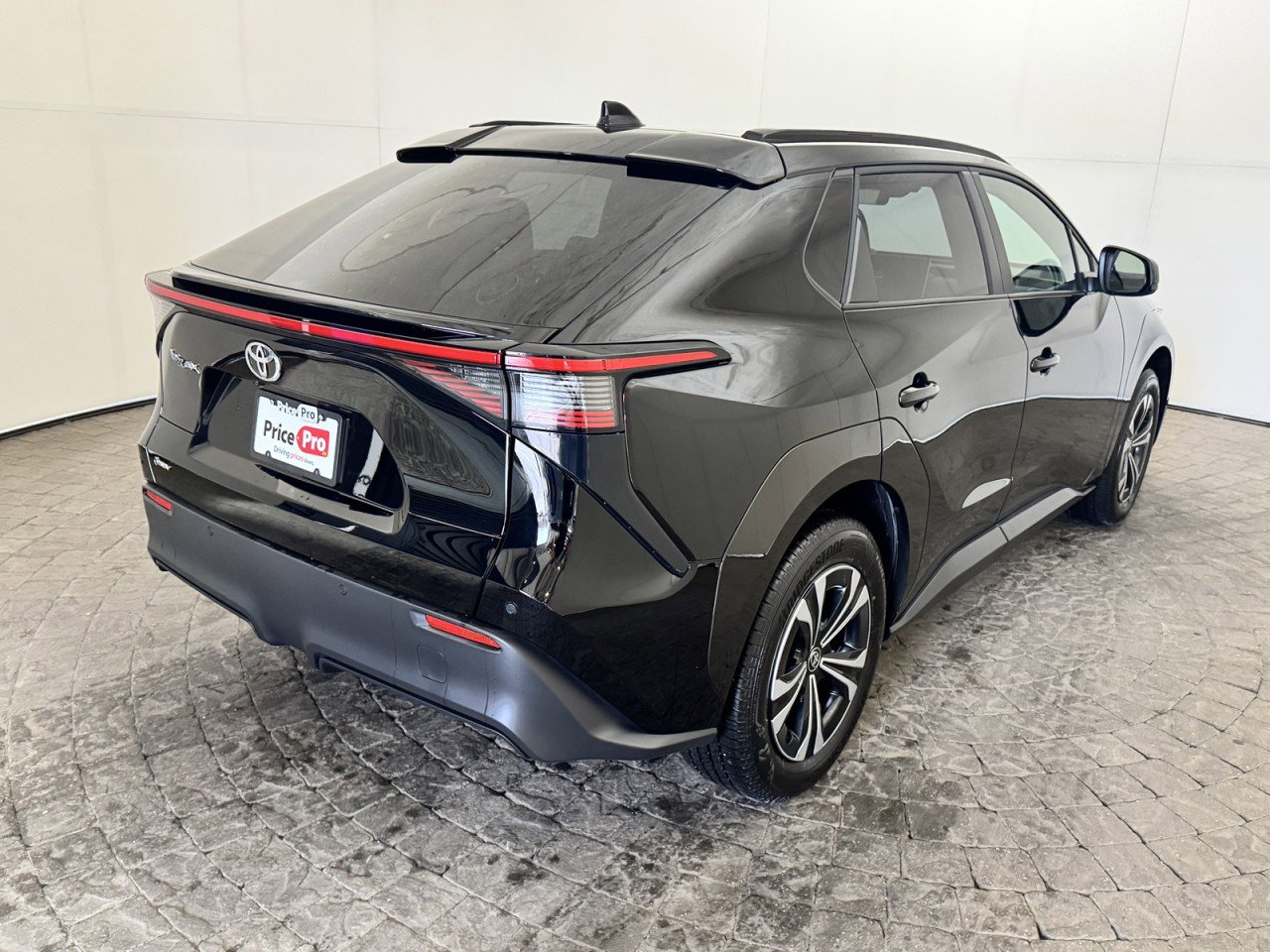 Used 2024 Toyota bZ4X XLE image 6