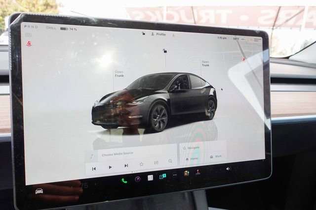 Used 2025 Tesla Model Y Long Range image 15