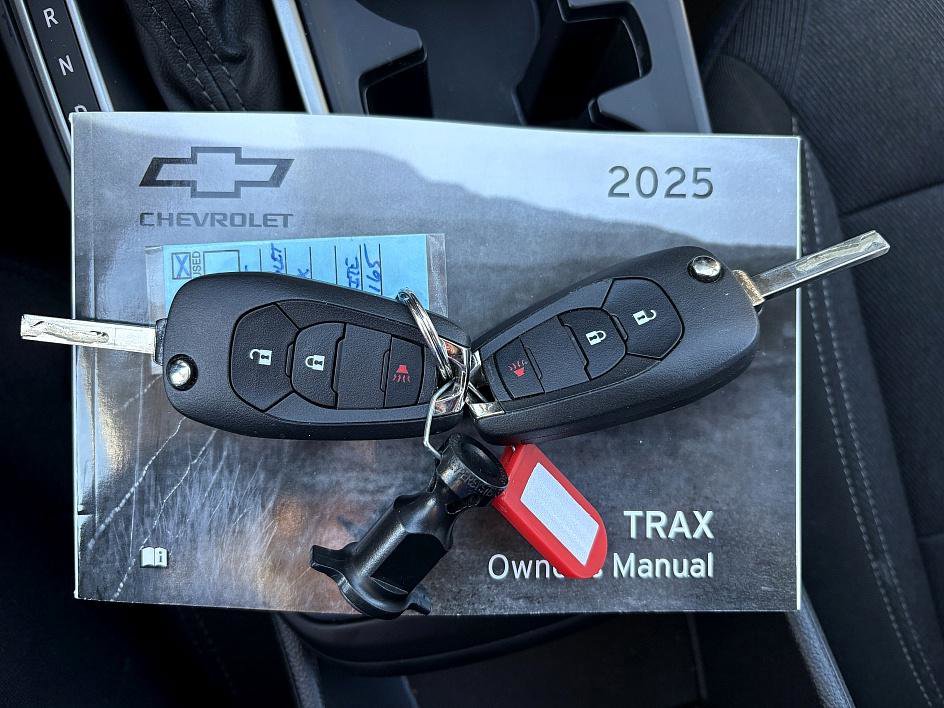 Certified 2025 Chevrolet Trax LS image 29