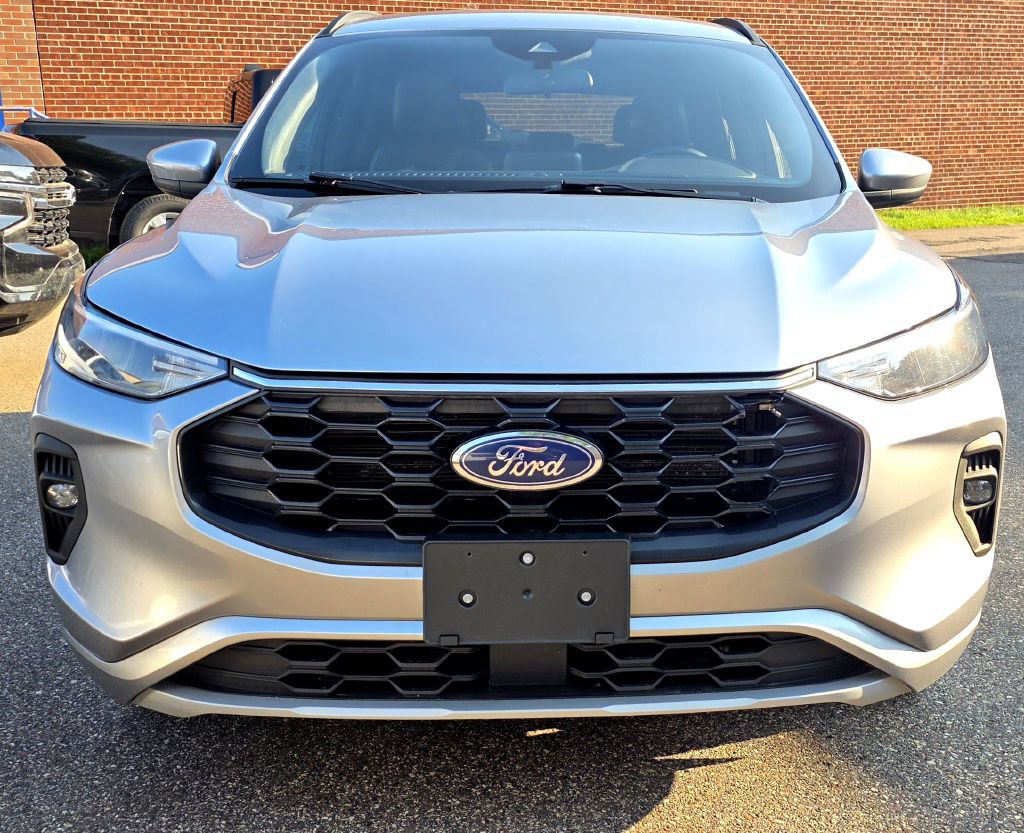Used 2023 Ford Escape ST-Line Select AWD/4WD image 3
