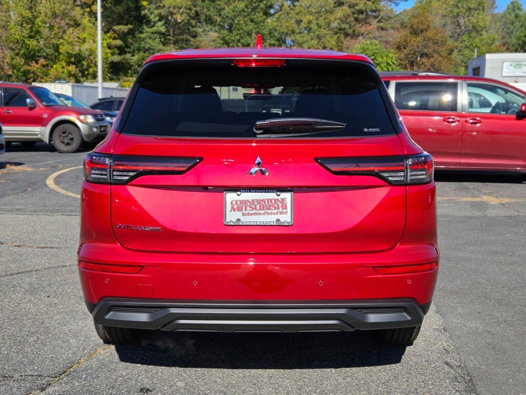 New 2025 Mitsubishi Outlander ES image 4