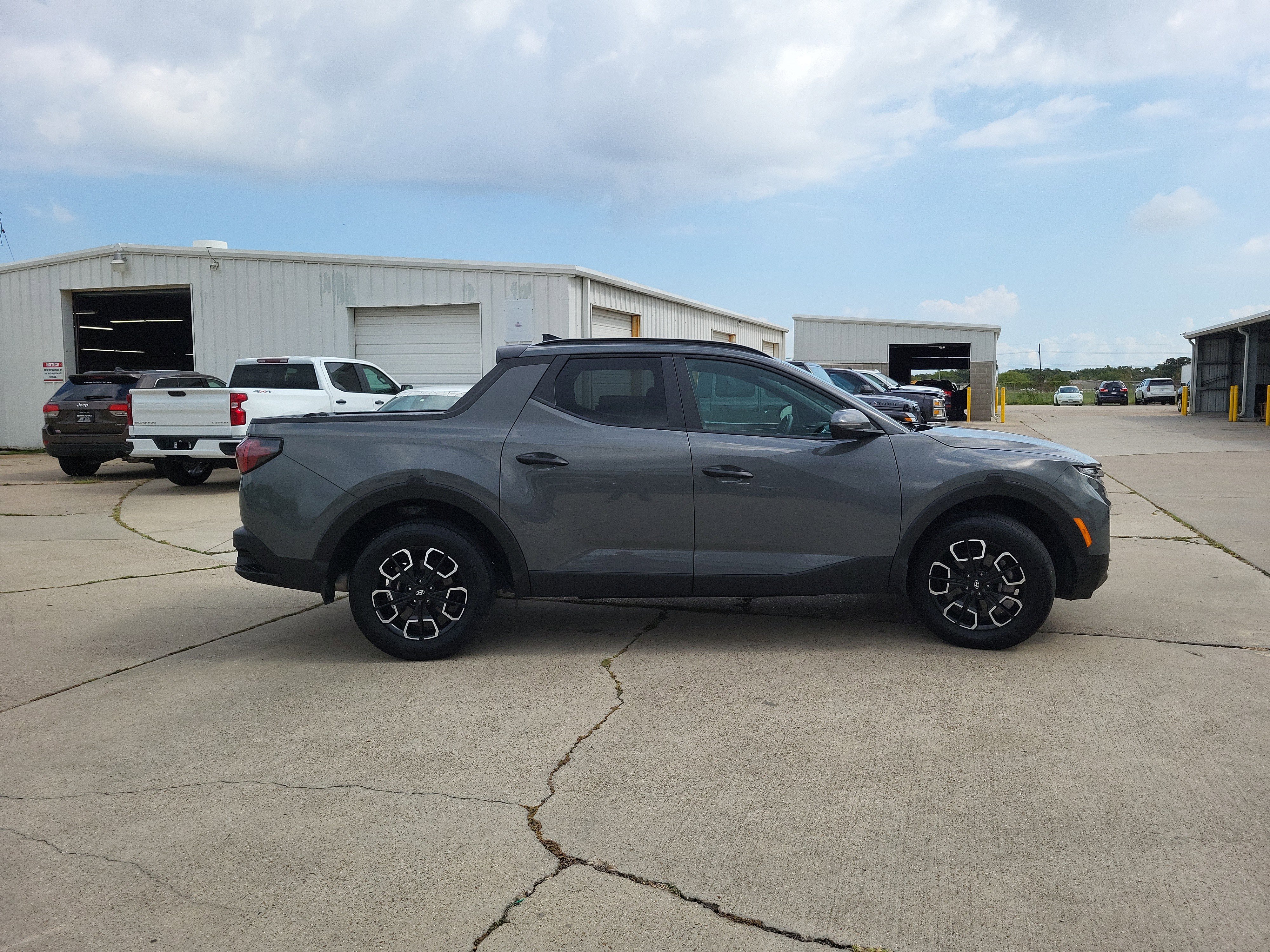 Used 2024 Hyundai Santa Cruz SEL w/ Activity Package image 4