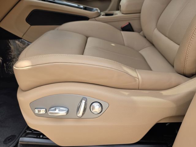 Used 2026 Porsche Macan Turbo AWD/4WD image 12