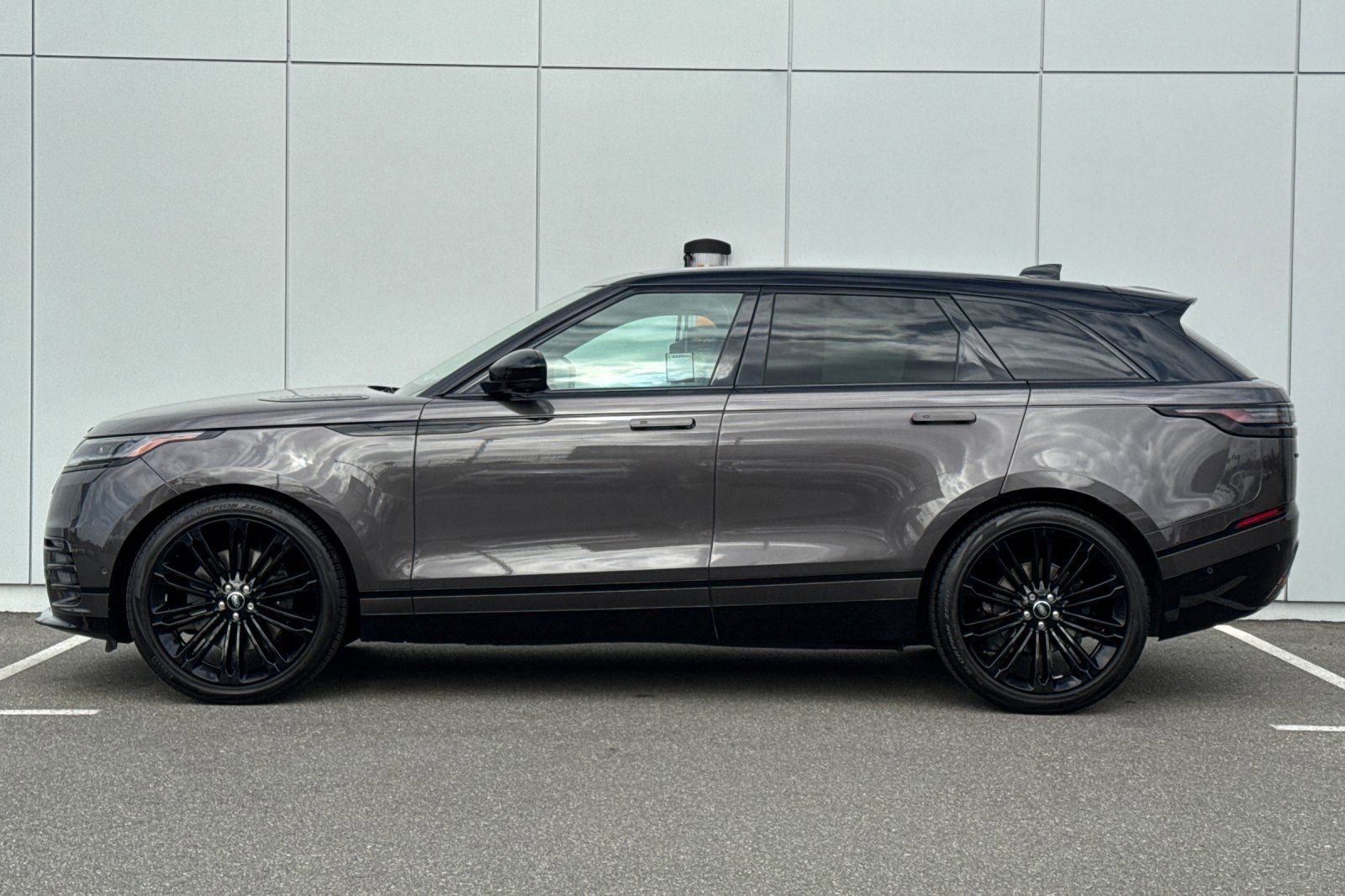 Used 2026 Land Rover Range Rover Velar Dynamic SE image 2