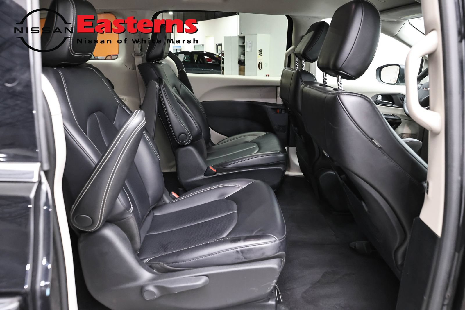 Used 2023 Chrysler Pacifica Touring-L FWD image 24