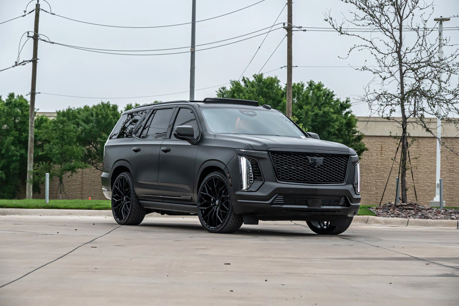 Used 2026 Cadillac Escalade Platinum Sport w/ LPO, ONYX Package AWD/4WD image 2