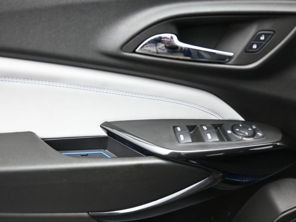 Used 2024 Chevrolet Trax LT w/ LT Convenience Package image 17