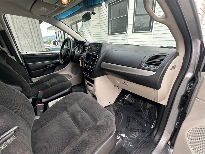 Used 2016 Dodge Grand Caravan SE w/ Quick Order Package 29E SE FWD image 10