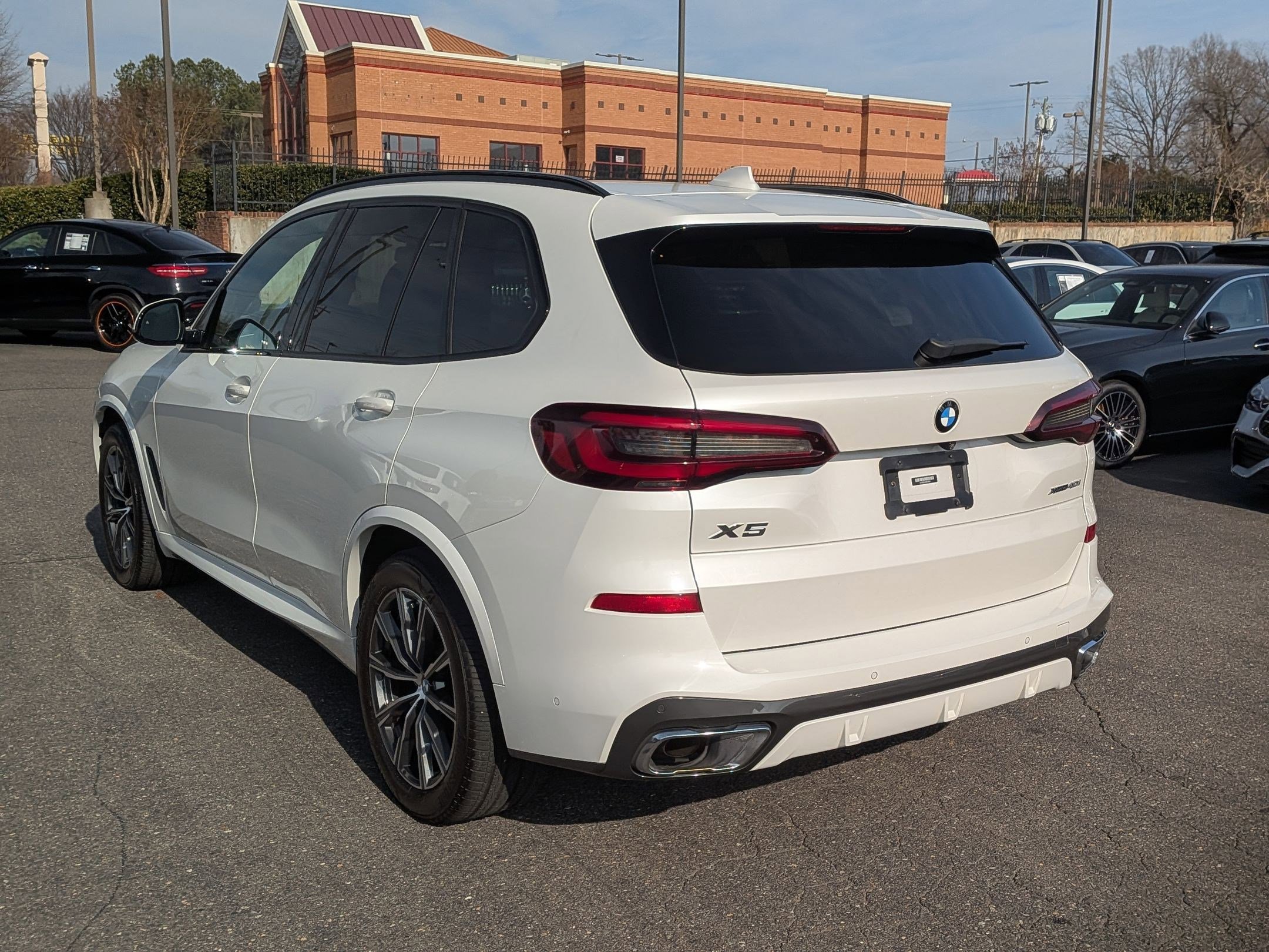 Used 2021 BMW X5 xDrive40i w/ M Sport Package image 5