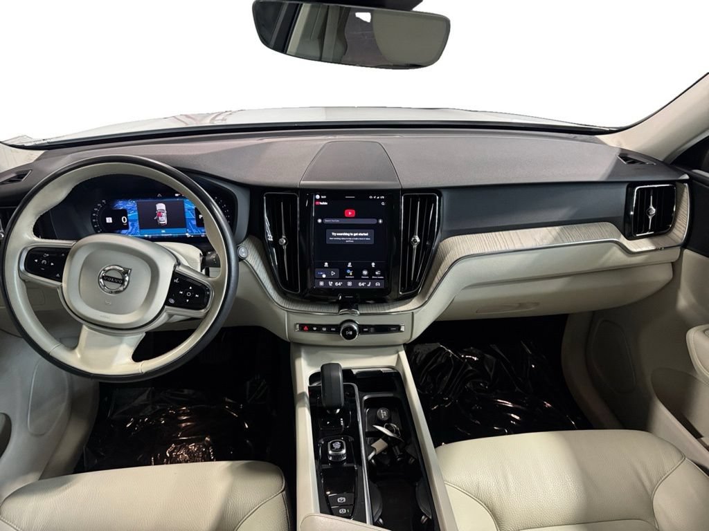 Used 2023 Volvo XC60 B5 Plus w/ Climate Package AWD/4WD image 16