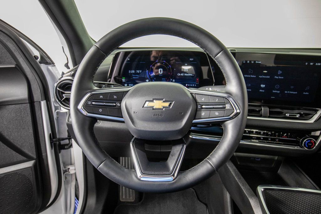 Used 2025 Chevrolet Equinox LT image 19