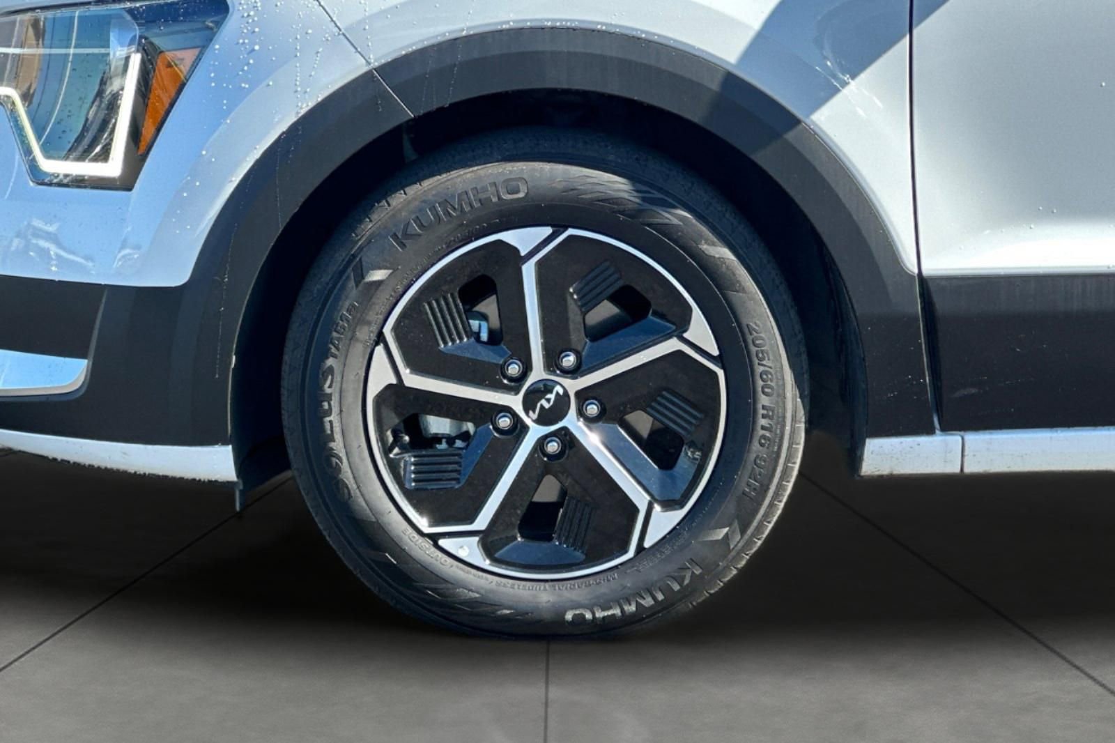 Used 2023 Kia Niro EX image 31