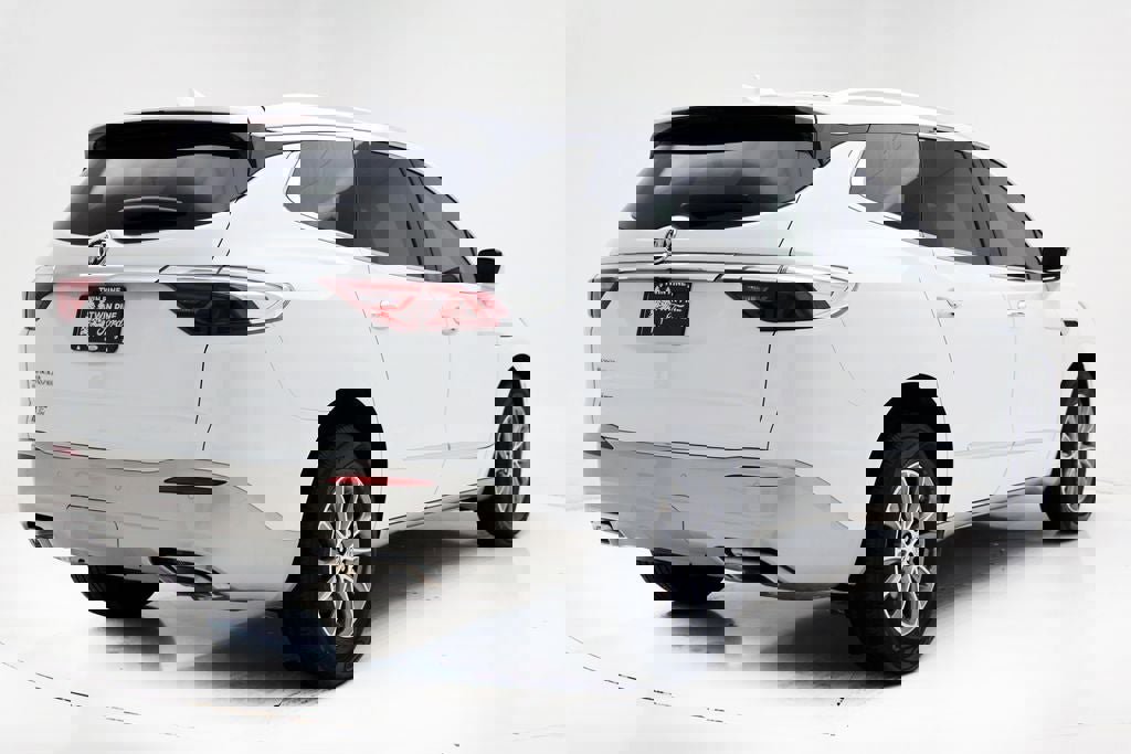 Used 2023 Buick Enclave Essence image 9