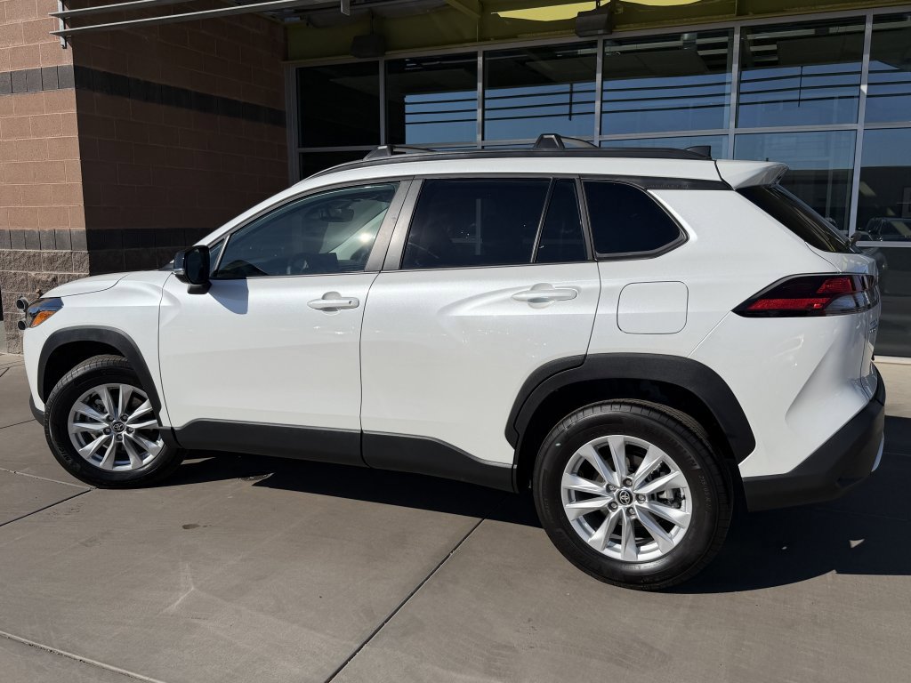 Used 2026 Toyota Corolla Cross LE image 4