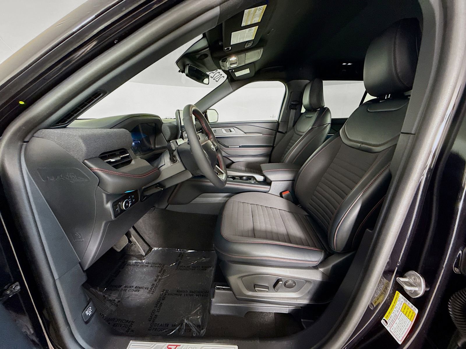 Used 2025 Ford Explorer ST-Line w/ Premium Package image 21
