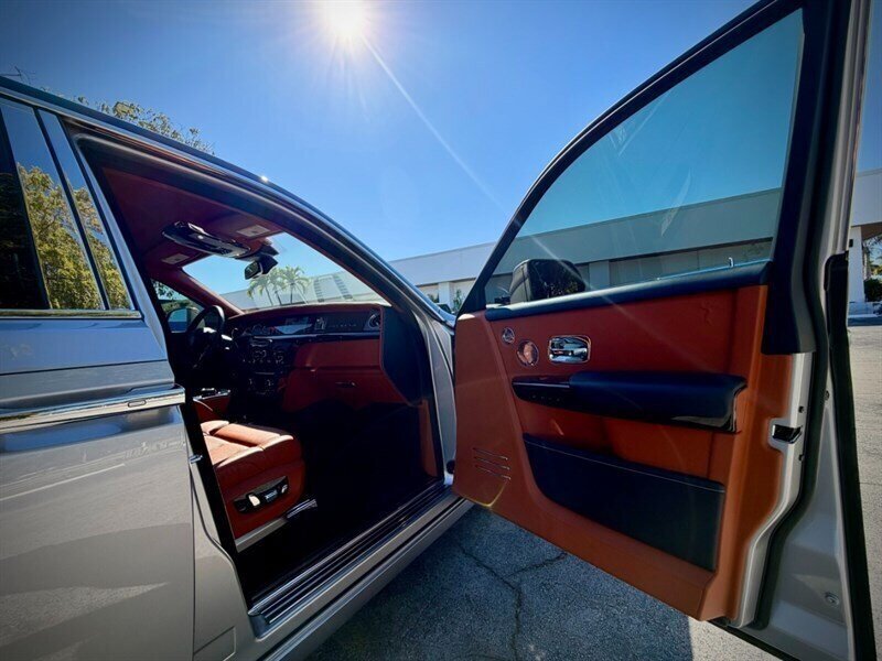 Used 2018 Rolls-Royce Phantom Sedan RWD image 27