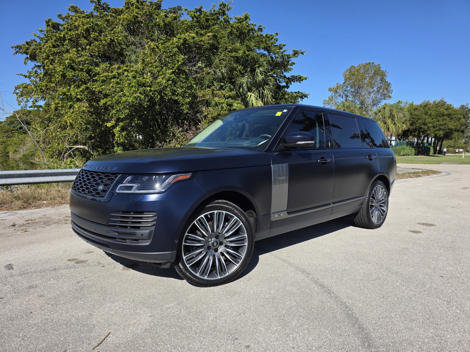 Used 2020 Land Rover Range Rover Long Wheelbase Autobiography image 1