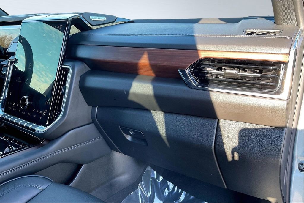 Used 2025 GMC Yukon Denali image 17
