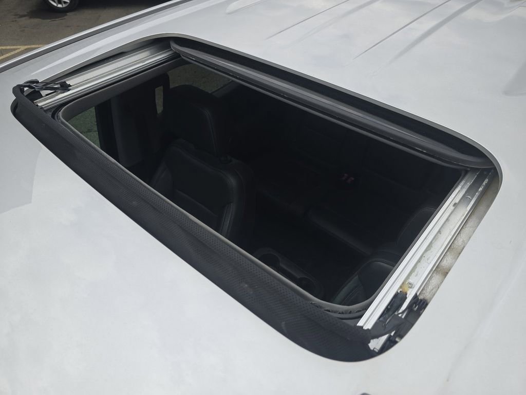 Used 2020 GMC Sierra 1500 SLT w/ SLT Premium Package AWD/4WD image 3