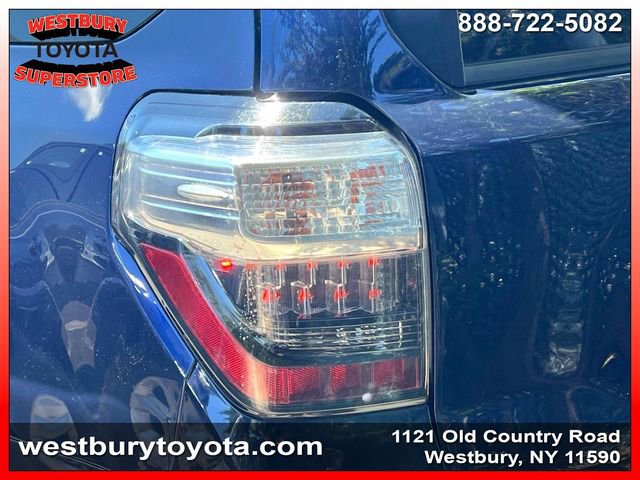 Used 2018 Toyota 4Runner SR5 AWD/4WD image 9