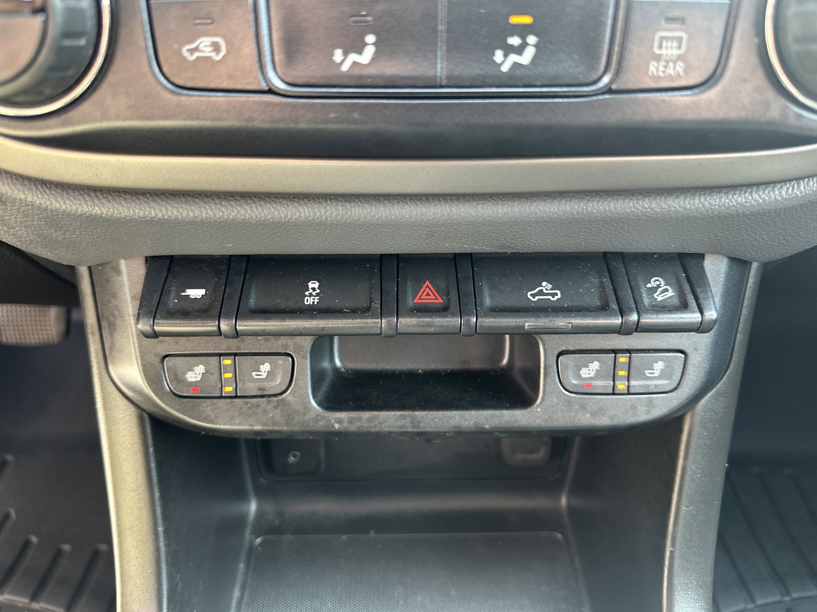 Used 2018 Chevrolet Colorado Z71 AWD/4WD image 17